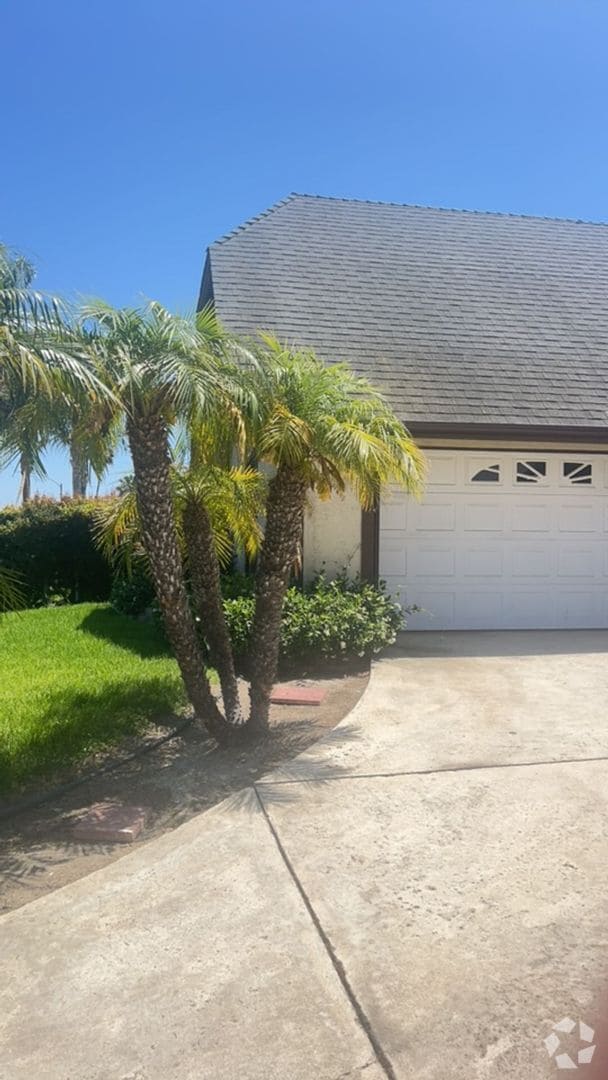 Building Photo - Available Now….large 4 bedroom in Vista, w... Rental