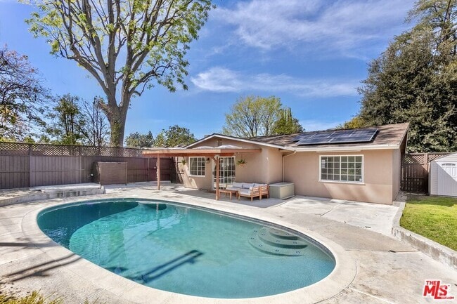 Building Photo - 6308 Glide Ave Rental