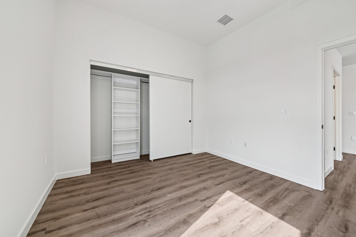 Floor Plan - 2 Bed 2 Bath - 947 sqft