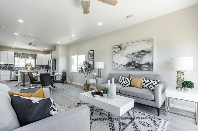 Building Photo - 4447 Hedionda Ct