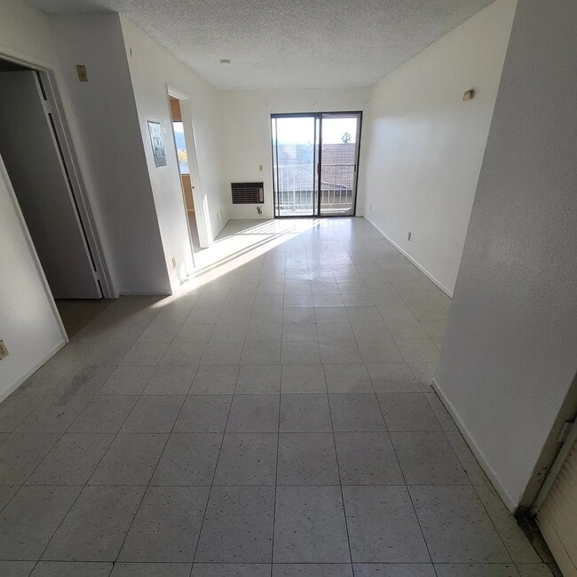 Photo - 390 Avenue 57