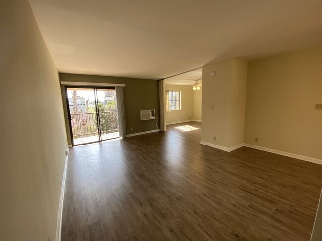 Photo - 300 E Tujunga Ave