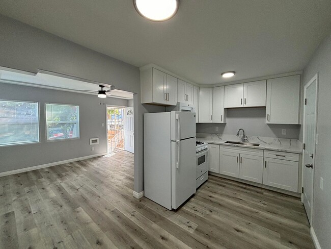 Beautifully renovated one bedroom home - Beautifully renovated one bedroom home Unit 3862