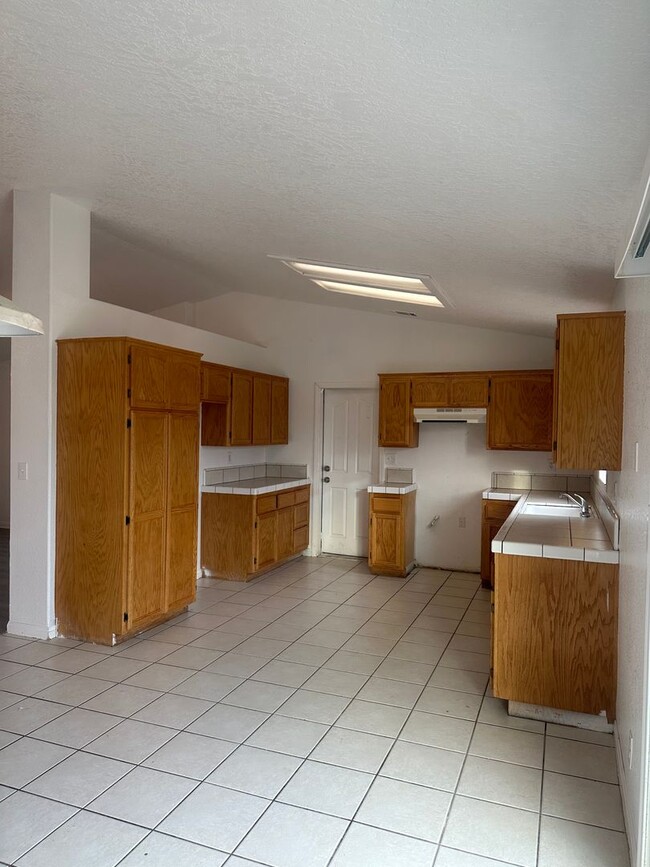 Photo - Charming 3 Bed, 2 Bath Home in Hesperia - Perfect for Your Family!