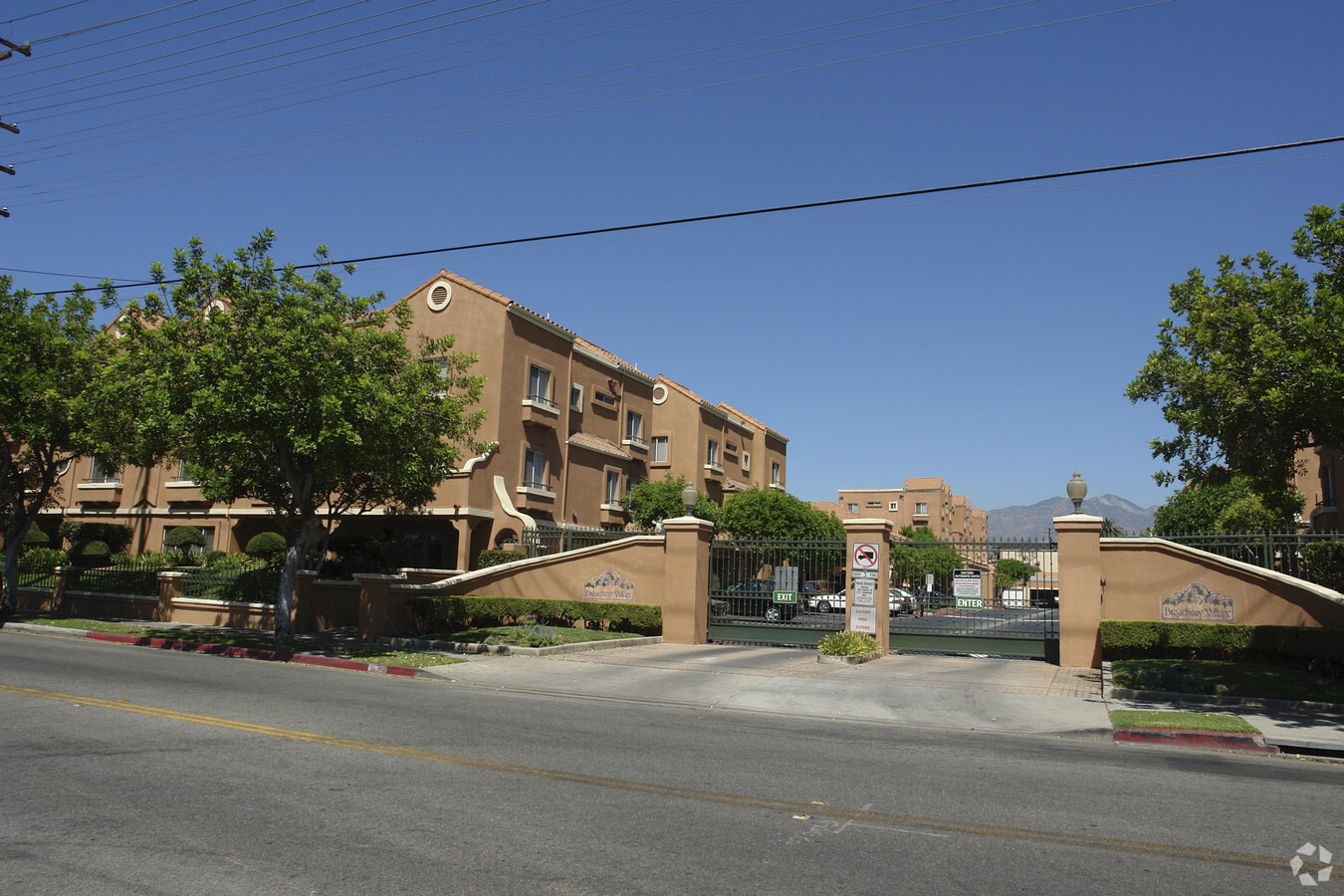 Broadway Village - Broadway Village