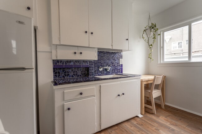 Photo - 18 Breeze Ave