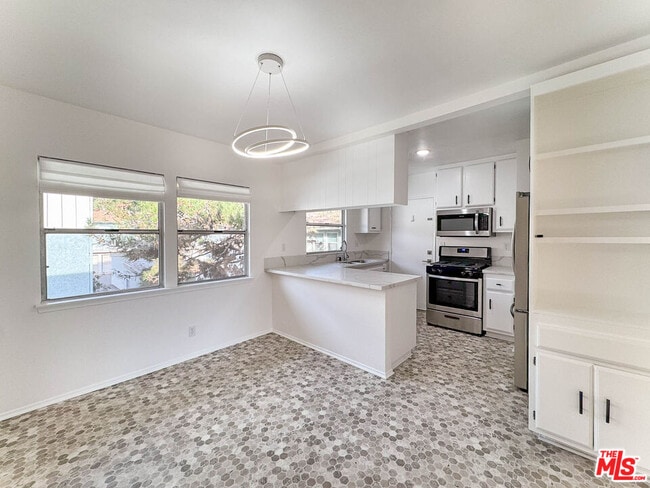 Photo - 5829 Bowcroft St Unit 4