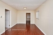Photo - 1522 W 60th St House