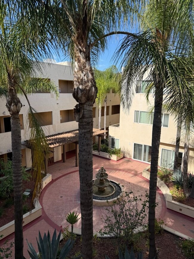Building Photo - 2Bed - 2Bath Home Unit 402