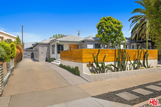 Photo - 1089 Palms Blvd House