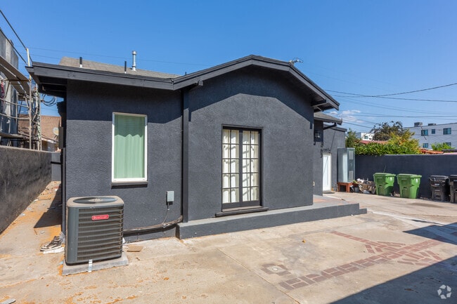 Building Photo - 3201 W 18th St Unit 3203 Rental