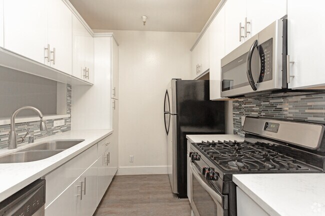 1BR,1BA-Kitchen - La Nouvelle Apartments