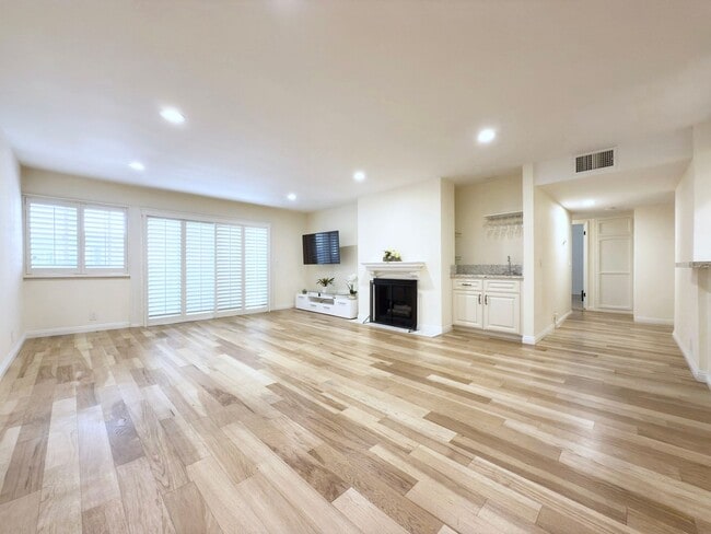 Building Photo - Upgraded Condo in La Costa! Unit 134