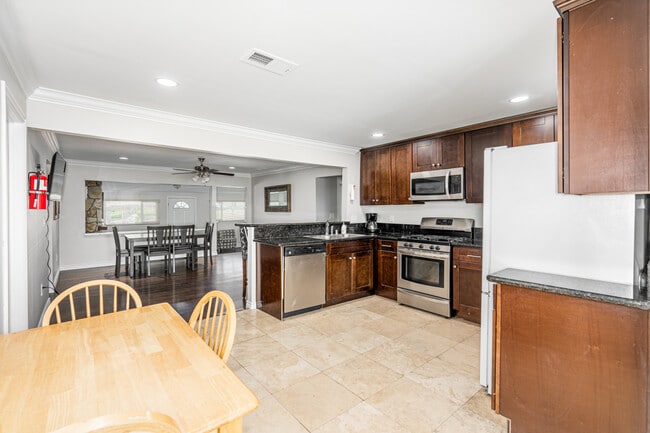 Photo - 6316 Skyline Dr