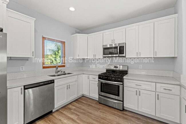 Building Photo - 1824 Palm Ave Rental