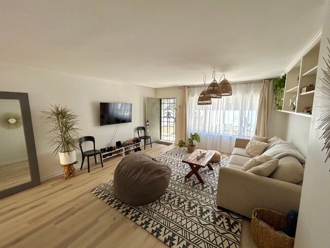 Photo - 800 N Eucalyptus Ave