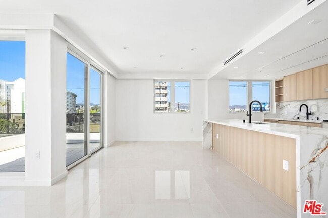 Photo - 1414 S Beverly Dr Unit 402