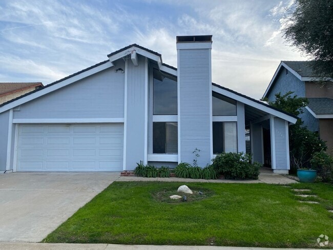 Building Photo - Single story 3 bed, 2 bath pool home