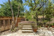 Photo - Spacious 3 bedroom plus office in Desirabl... House