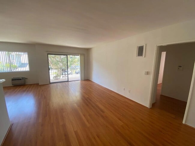 Building Photo - 10776 Rose Ave