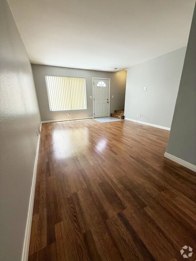 Building Photo - 2 Bed 1.5 Bath Townhome in Colusa Terrace ...