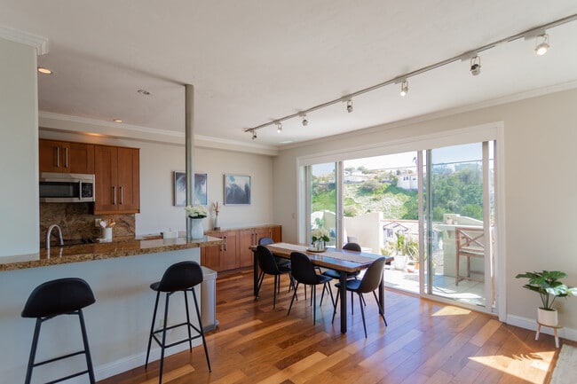 Photo - 3217 Columbia St Unit 8