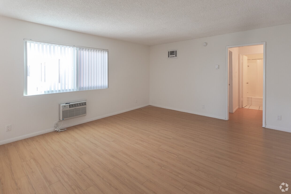 3D Tour - Western Serrano Ave Apartments