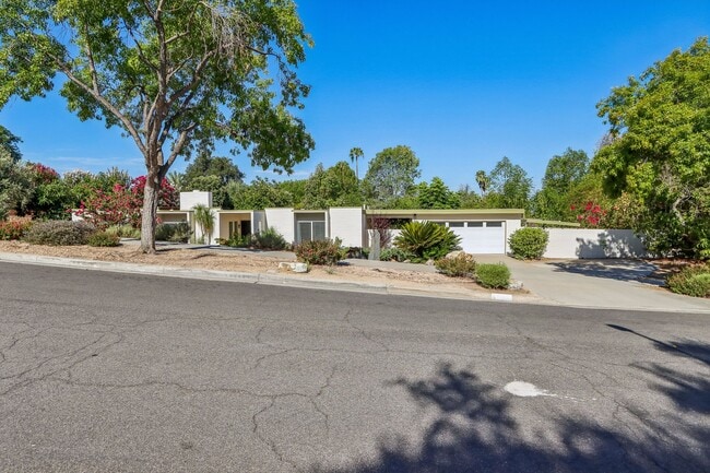 Photo - 1184 Lyndhurst Dr