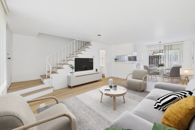 Building Photo - La Cresta Apartments