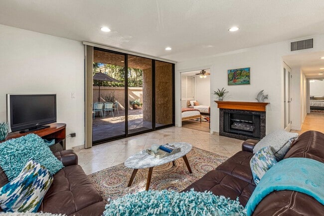 Building Photo - VACATION RENTAL - La Jolla Residence Just Blocks from the Ocean! Unit A104