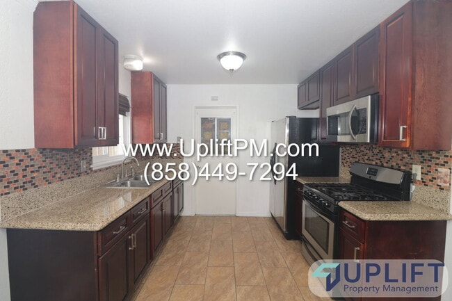 Building Photo - 616 Meadowbrook Dr