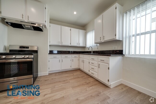 Building Photo - 6137 Saturn St Unit 6135D Rental