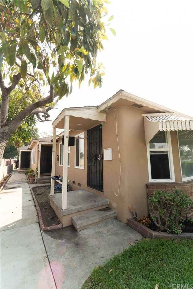 Apt. A - Entrance to Unit - 9932 Mallison Ave Unit A