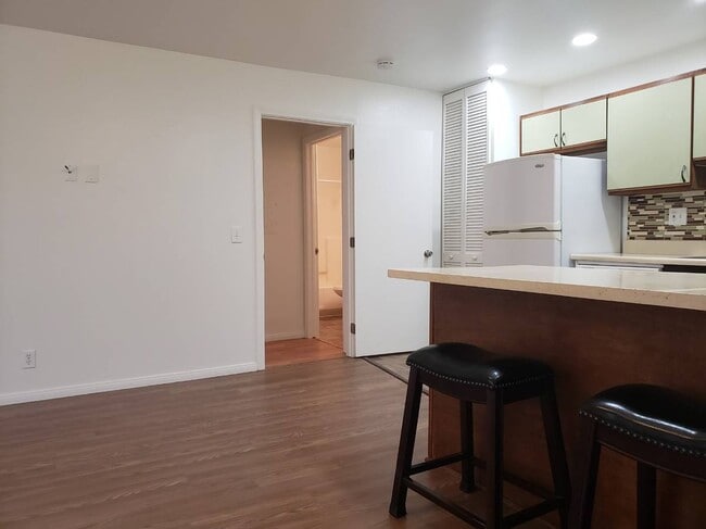 Photo - 1261 Victor Ave