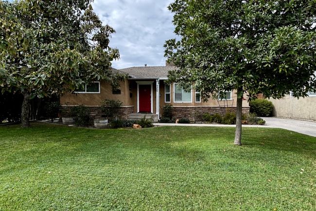 Building Photo - A home that has all the best of California Living!