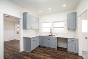 Kitchen - 931 S Grand Ave Unit 933