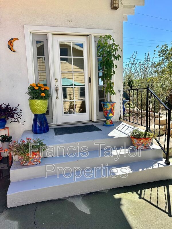 Building Photo - 441 E 7th Ave Unit ADU