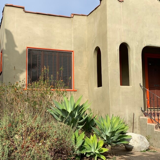 1829 on left side - 1829 S Cloverdale Ave Unit 1829