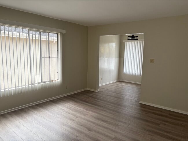 living and dining - 3430 W 170th St Unit 4