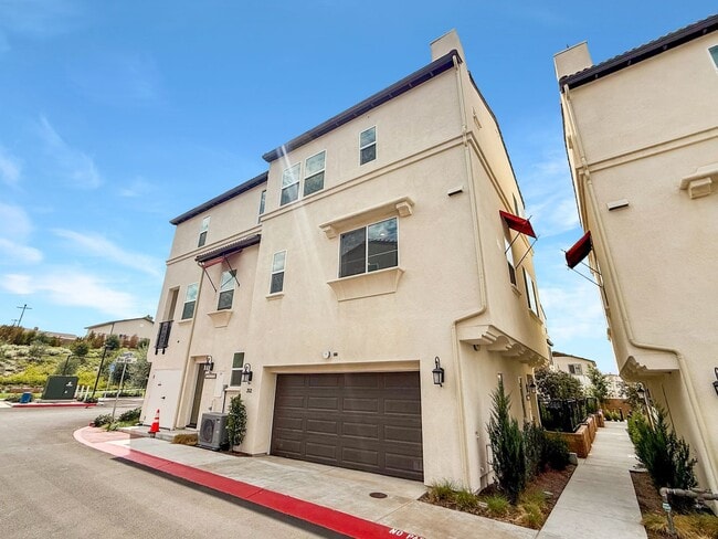 Newly Constructed 2B/2.5BA Townhome in Esc... - Newly Constructed 2B/2.5BA Townhome in Esc...