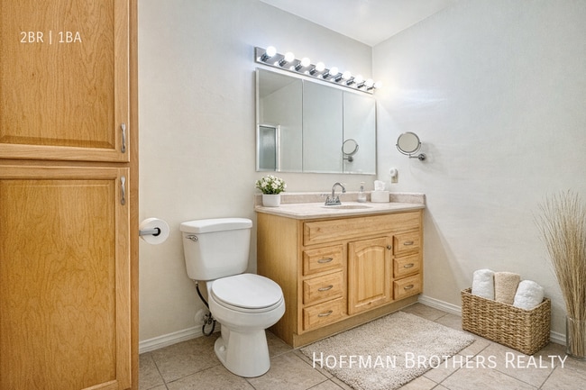 Photo - 4840 Van Noord Ave Unit 5