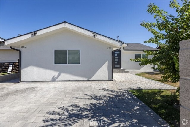Building Photo - 12818 Arminta St Rental