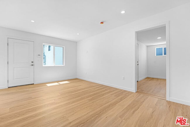 Photo - 2615 Carmona Ave