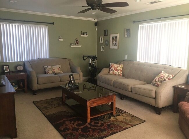 Building Photo - 13946 Plume Dr