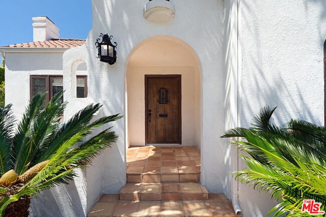 Photo - 9015 Rosewood Ave