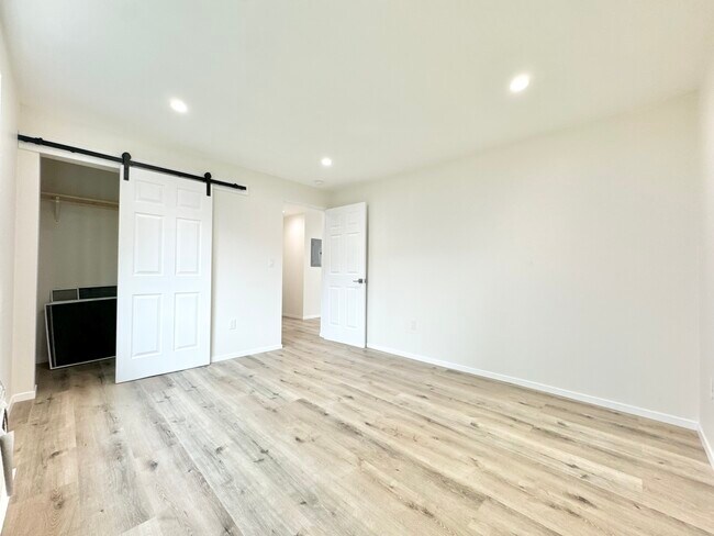 Photo - 14615 Gilmore St Unit 1