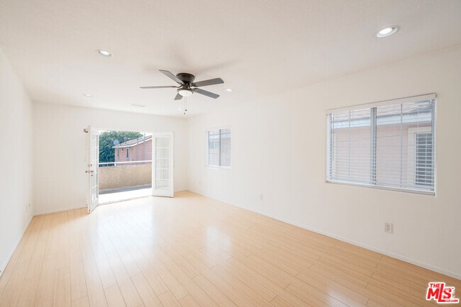 Building Photo - 341 Newland St Rental