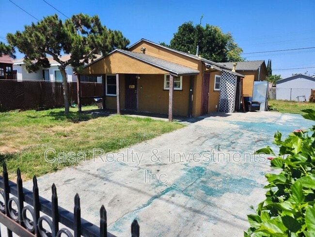 Building Photo - 2123 E Piru St