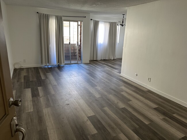 Photo - 5400 Newcastle Ave Condo Unit 10