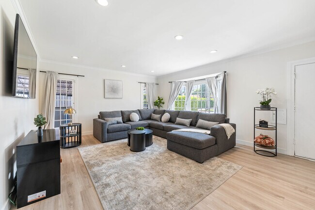 Photo - 140 N Carson Rd